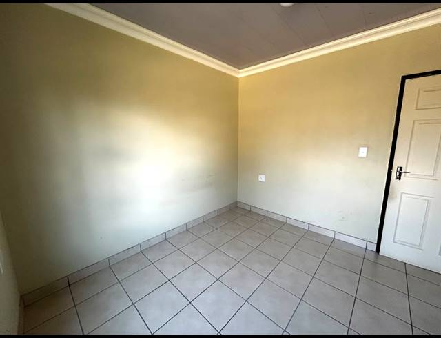 1 BEDROOM FLAT TO LET IN BEDWORTH PARK